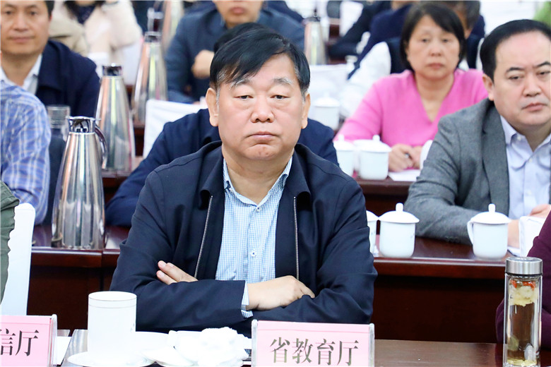 1554693252056020369.jpg 省教育厅党组成员朱玉山出席会议.jpg